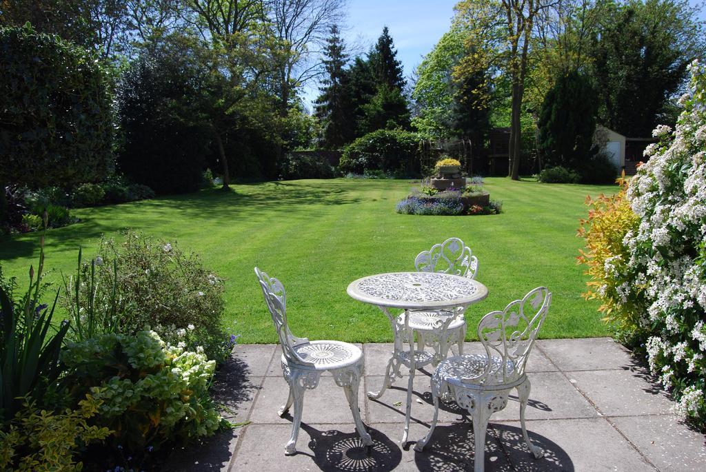 Little Manor Bed & Breakfast Cheltenham Exterior foto